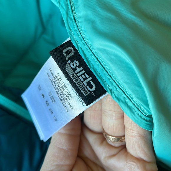 Mountain hardware puffer vest - Picture 7 of 8